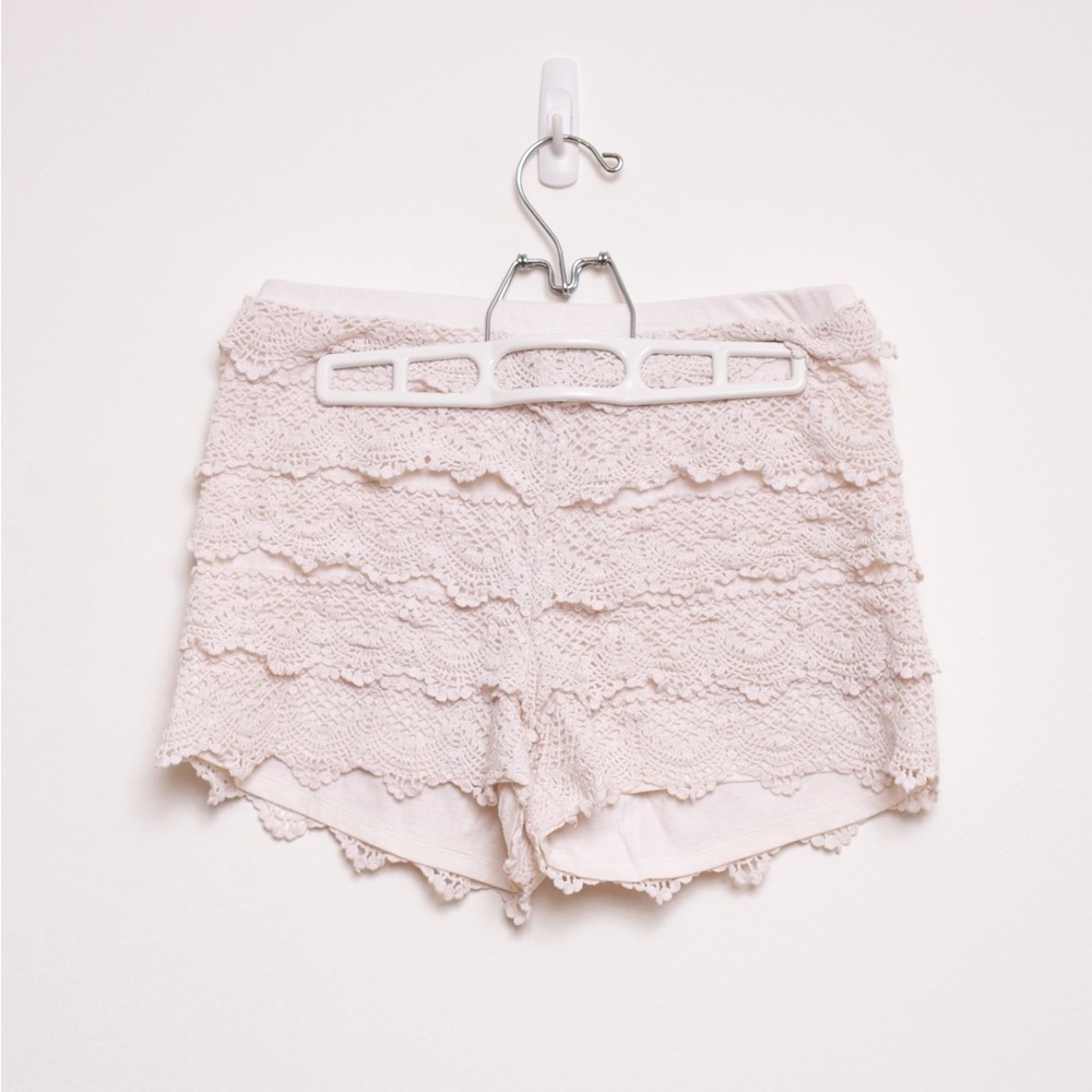 Cream Lace Scalloped Shorts